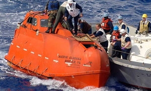 Maersk-Alabama-lifeboat.jpg