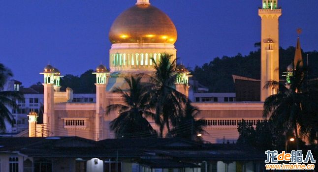 Brunei%E2%80%99sSultan+OmarAliSaifuddienmosque.jpg