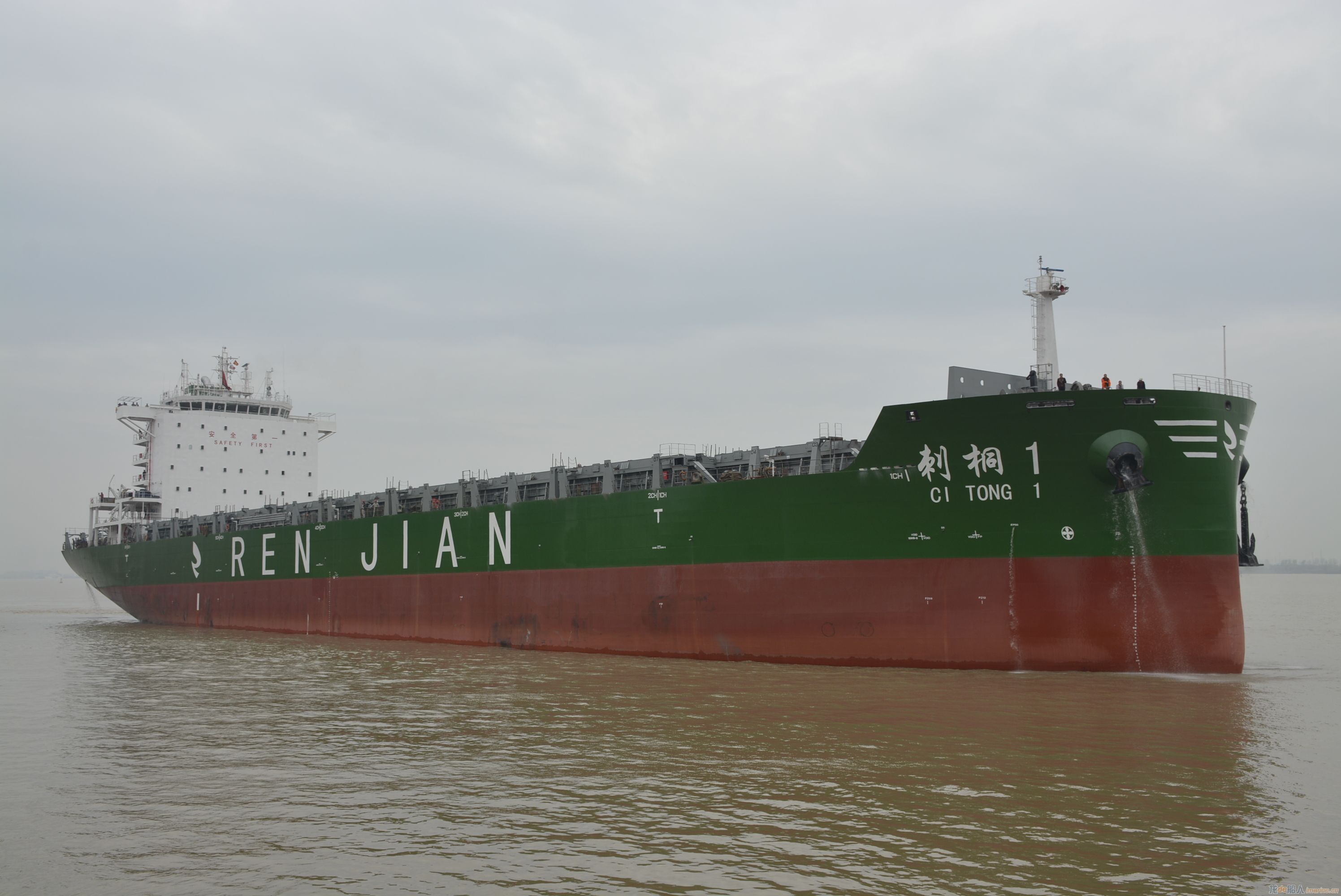 2#2400TEU.JPG