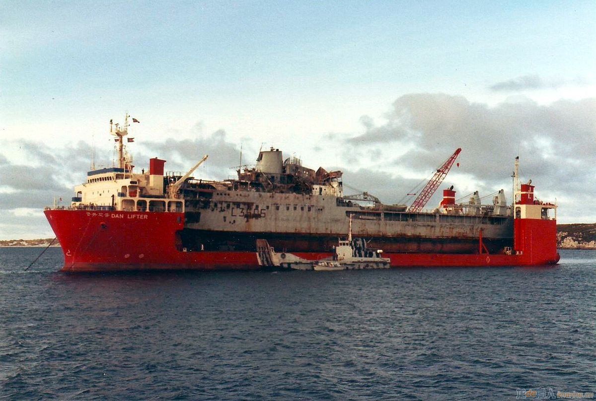 1200px-RFA_Sir_Tristram_&amp;_MV_Dan_Lifter_late_1982_.jpg