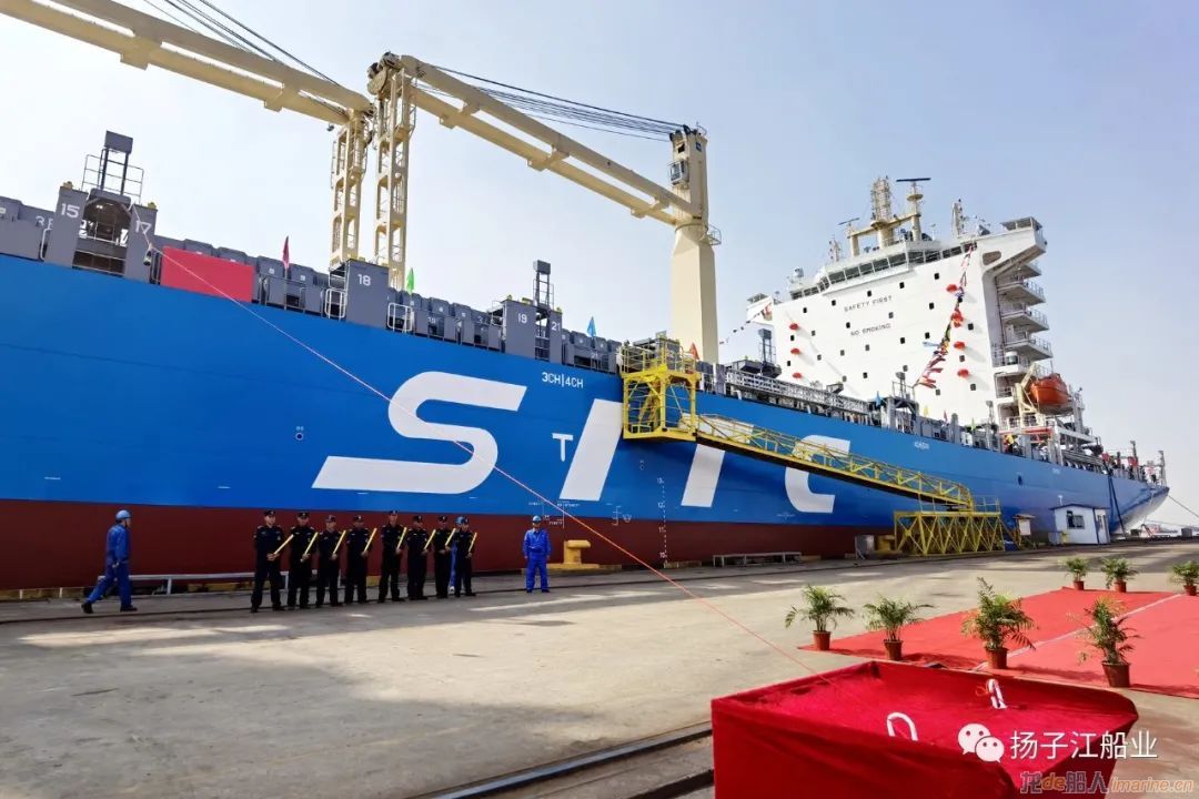 新扬子为海丰国际建造的第四艘2700TEU集装箱船命名交付-龙de船人