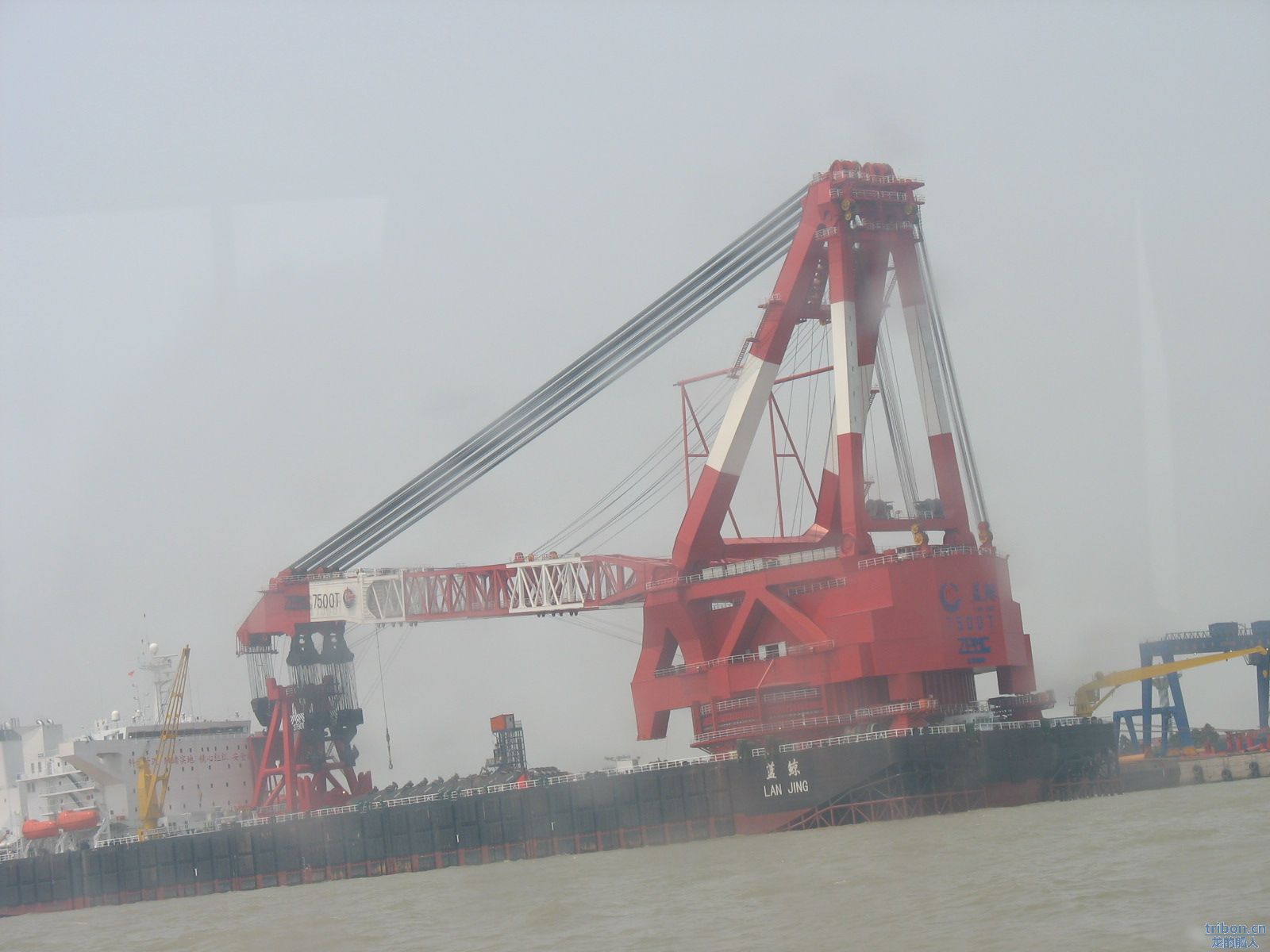 7500T-crane1.JPG