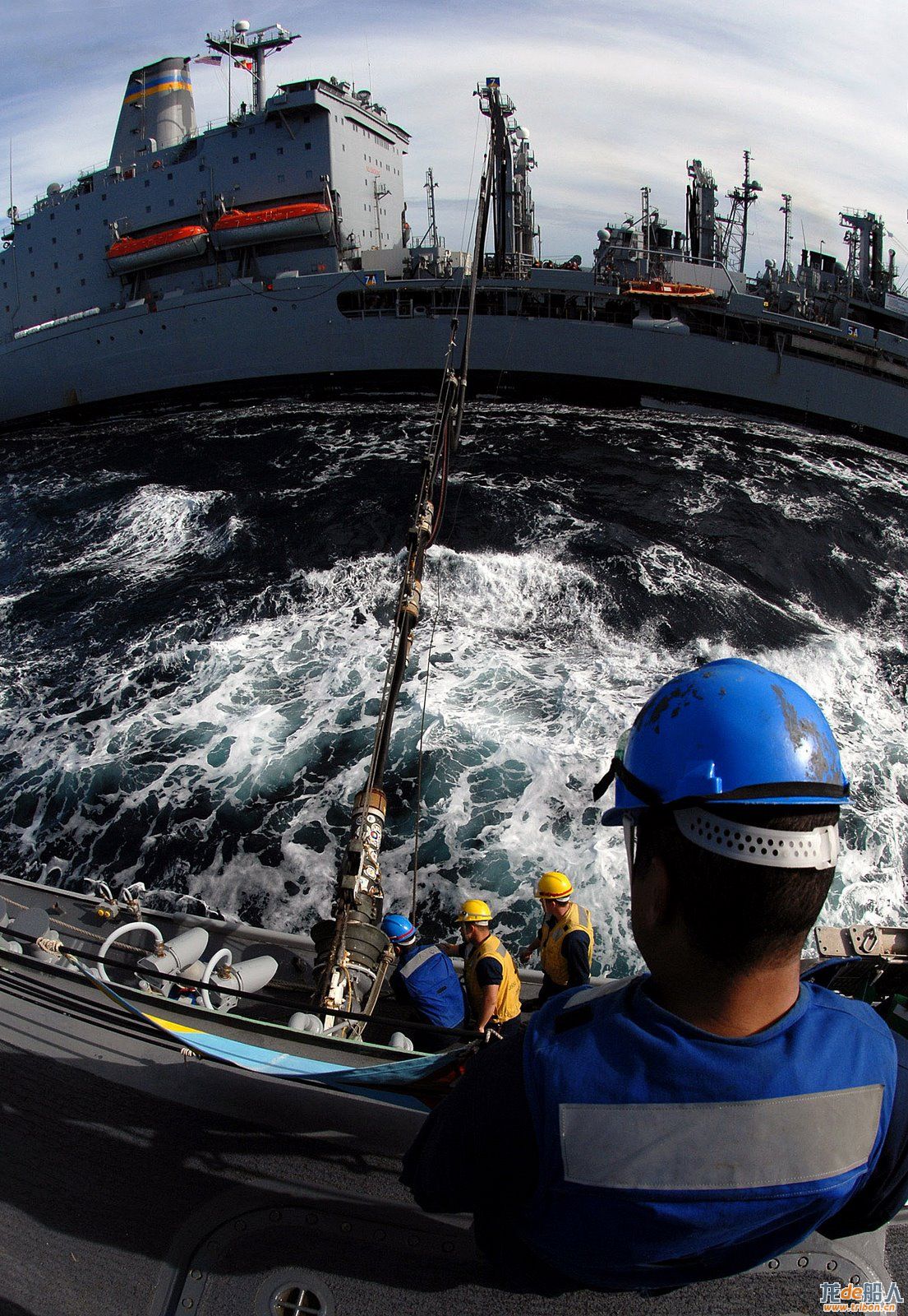 missile destroyer USS Momsen (DDG 92)