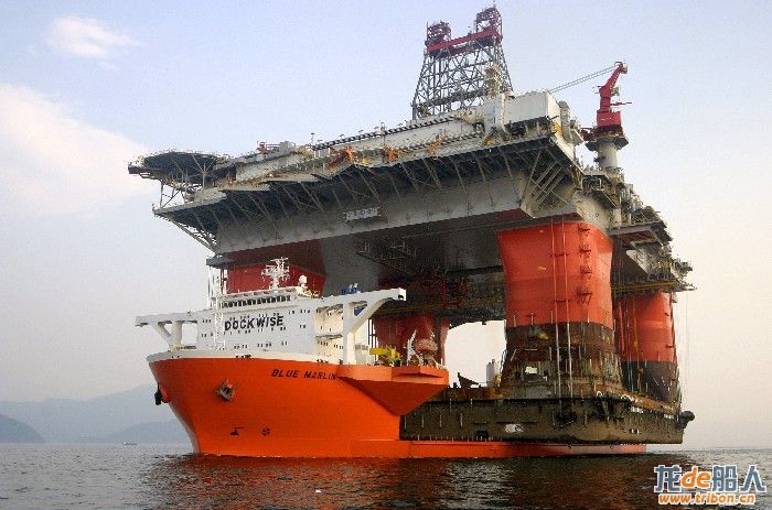 BP SUMI-SUBMERSIBLE  THUNDER HORSE ON DOCKWISE BLUE MARLIN.jpg