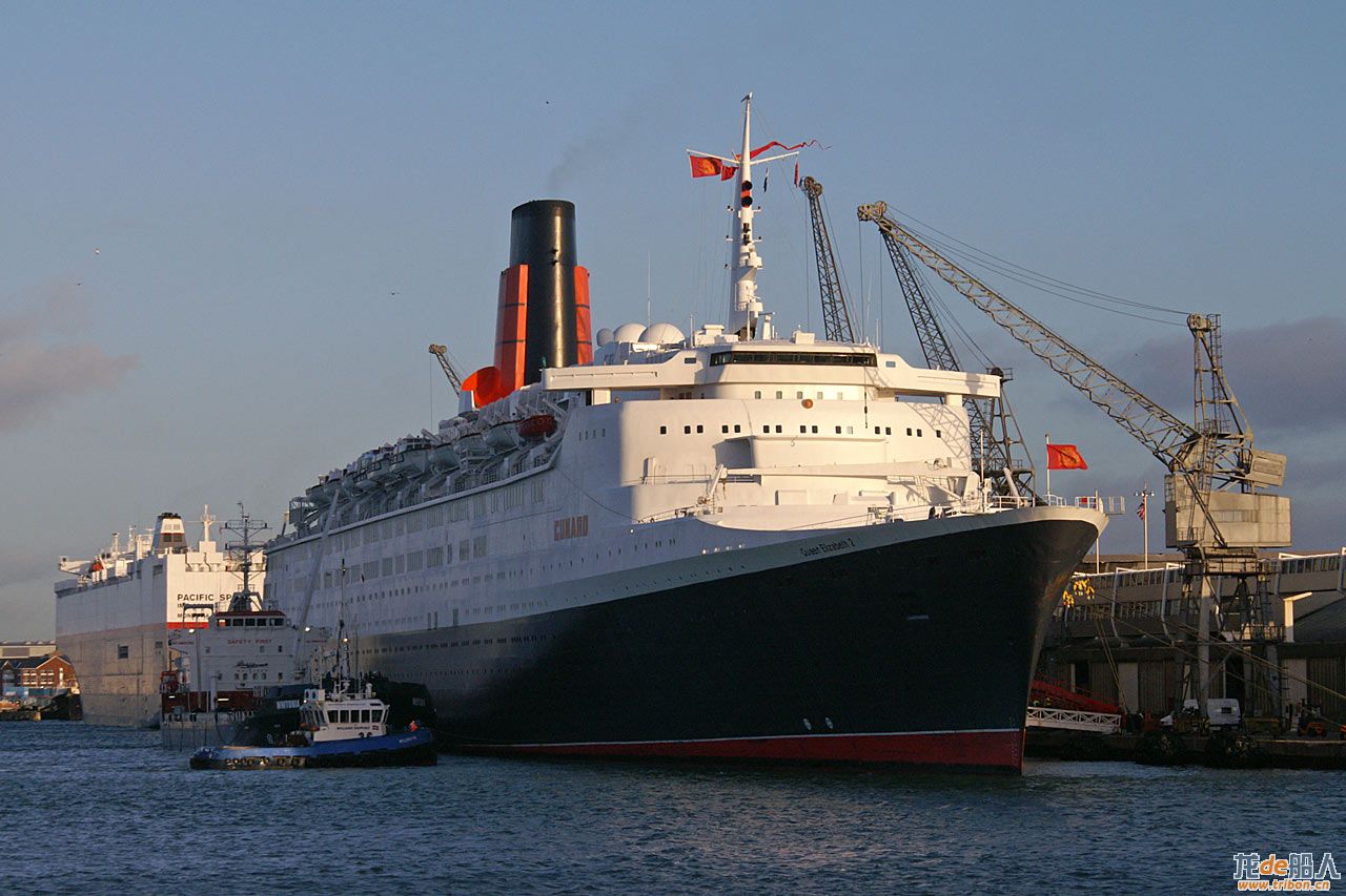 QE2_081111-237_b.jpg