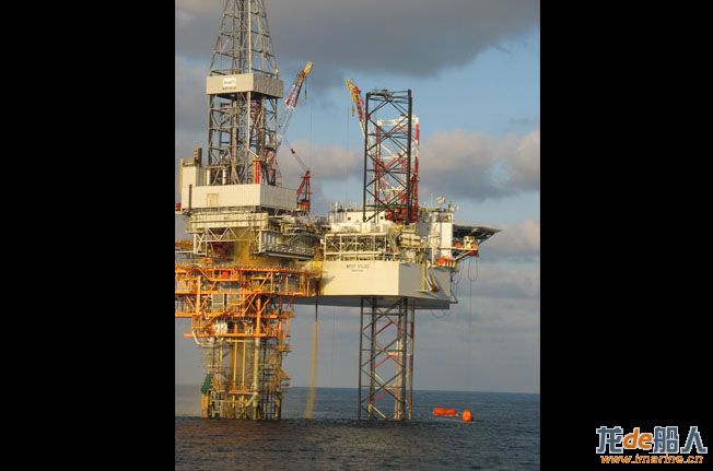 586382-oil-rig-evacuation.jpg