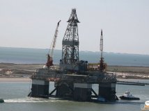 ENSCO 7500 Drilling Platform going to the gulf